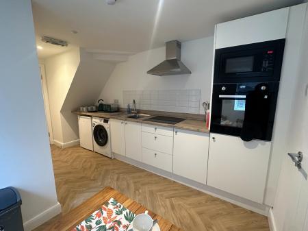 1 bedroom House share to let in Rhosddu Road, Rhosddu, LL11