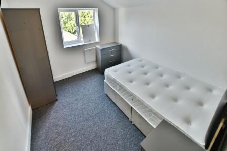 1 bedroom House share to let in Rhosddu Road, Rhosddu, LL11
