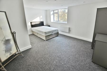1 bedroom House share to let in Rhosddu Road, Rhosddu, LL11