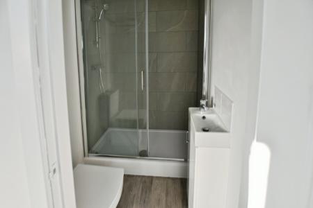 1 bedroom House share to let in Rhosddu Road, Rhosddu, LL11