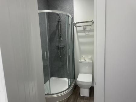 1 bedroom House share to let in Rhosddu Road, Rhosddu, LL11