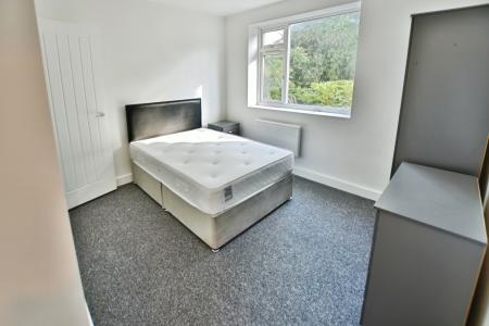 1 bedroom House share to let in Rhosddu Road, Rhosddu, LL11