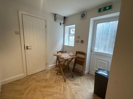 1 bedroom House share to let in Rhosddu Road, Rhosddu, LL11