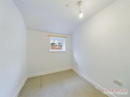 2 bedroom Flat to let in College Street, Wrexham, LL13