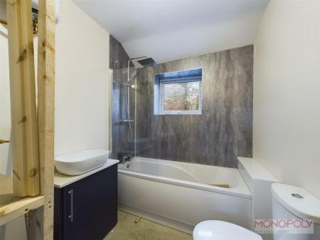 2 bedroom Flat to let in College Street, Wrexham, LL13