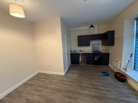 1 bedroom Flat to let in College Street, Wrexham, LL13