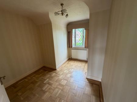 4 bedroom Detached house to let in Park Avenue, Wrexham, LL12
