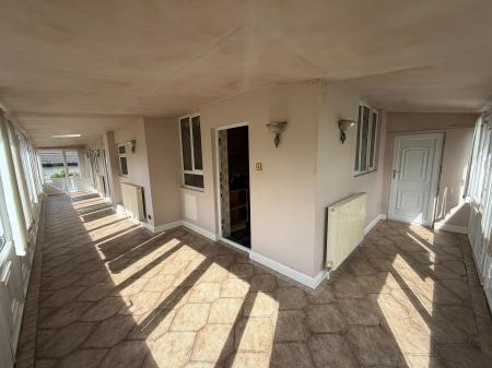 4 bedroom Detached house to let in Park Avenue, Wrexham, LL12