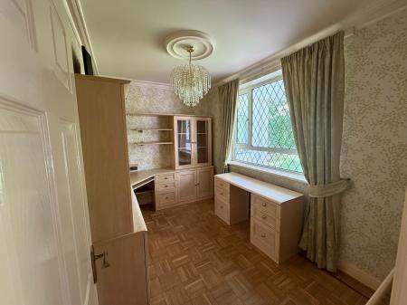 4 bedroom Detached house to let in Park Avenue, Wrexham, LL12