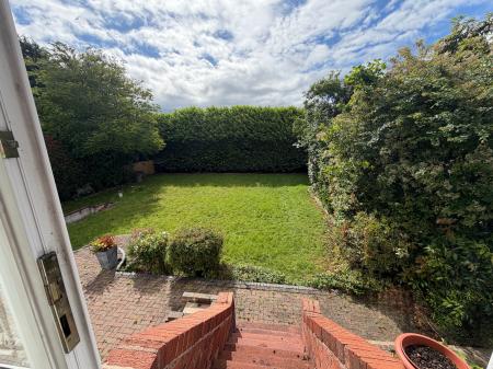 4 bedroom Detached house to let in Park Avenue, Wrexham, LL12