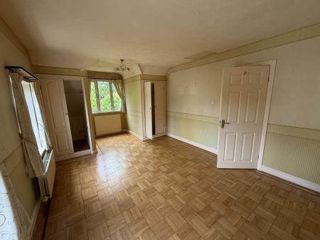 4 bedroom Detached house to let in Park Avenue, Wrexham, LL12