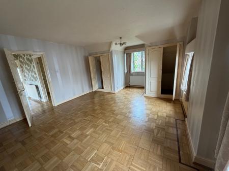 4 bedroom Detached house to let in Park Avenue, Wrexham, LL12