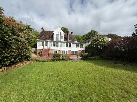 4 bedroom Detached house to let in Park Avenue, Wrexham, LL12