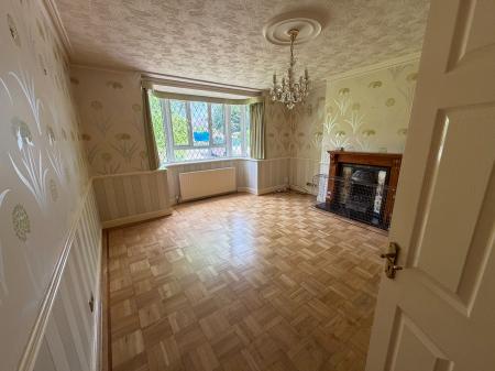 4 bedroom Detached house to let in Park Avenue, Wrexham, LL12