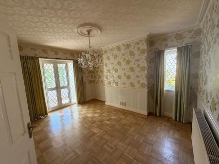 4 bedroom Detached house to let in Park Avenue, Wrexham, LL12