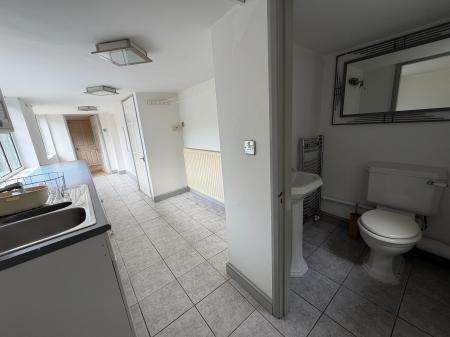 4 bedroom Detached house to let in Park Avenue, Wrexham, LL12