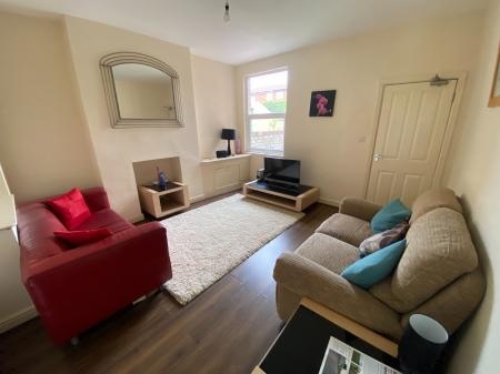 4 bedroom House share to let in New Road, Wrexham, LL11