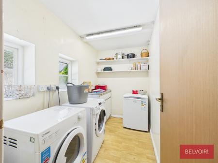 1 bedroom House share to let in Powell Road, Rhosddu, LL12