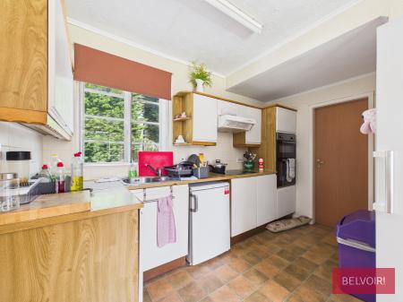 1 bedroom House share to let in Powell Road, Rhosddu, LL12