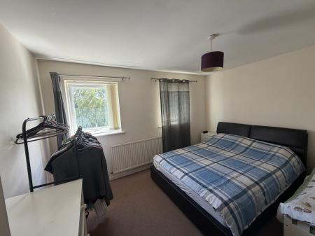 2 bedroom Flat to let in Heatherdale, Summerhill, LL11