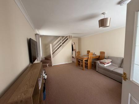 2 bedroom Flat to let in Heatherdale, Summerhill, LL11