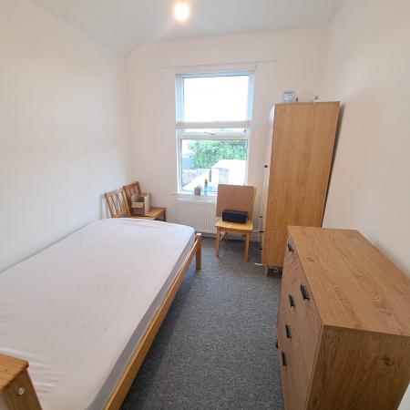 1 bedroom House share to let in NEW ROAD, Wrexham, LL11