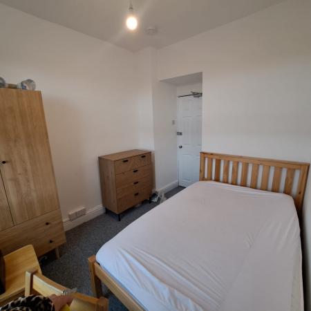 1 bedroom House share to let in NEW ROAD, Wrexham, LL11