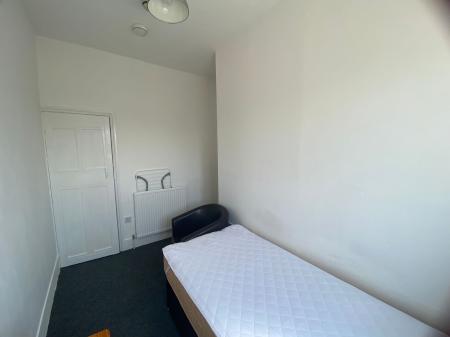1 bedroom House share to let in Mold Road, Wrexham, LL11