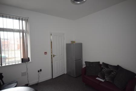 1 bedroom House share to let in Mold Road, Wrexham, LL11