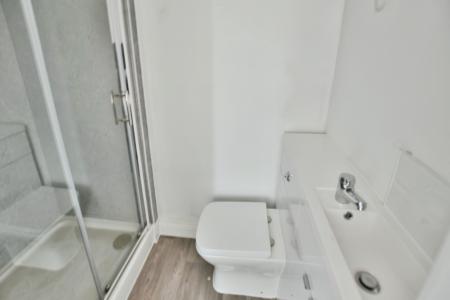 1 bedroom House share to let in Rhosddu Road, Wrexham, LL11