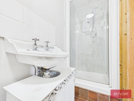 3 bedroom Detached house to let in Llyndir Lane, Rossett, LL12