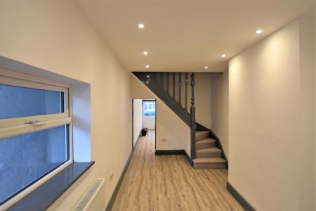 2 bedroom Terraced House to let in High Street, Bangor-On-Dee, Wrexham, LL13