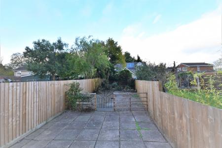 2 bedroom Terraced House to let in High Street, Bangor-On-Dee, Wrexham, LL13