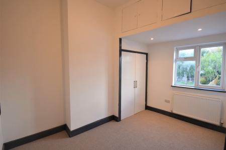 2 bedroom Terraced House to let in High Street, Bangor-On-Dee, Wrexham, LL13