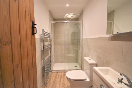 2 bedroom Terraced House to let in High Street, Bangor-On-Dee, Wrexham, LL13