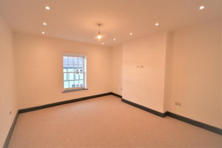 2 bedroom Terraced House to let in High Street, Bangor-On-Dee, Wrexham, LL13