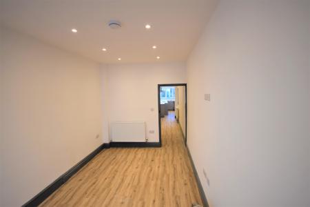 2 bedroom Terraced House to let in High Street, Bangor-On-Dee, Wrexham, LL13