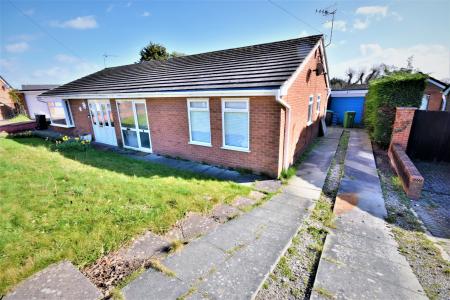2 bedroom Bungalow to let in Oakfield, Wrexham, LL13