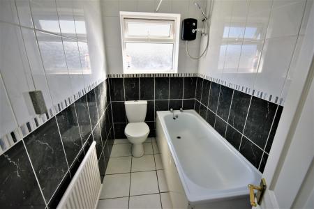 2 bedroom Bungalow to let in Oakfield, Wrexham, LL13