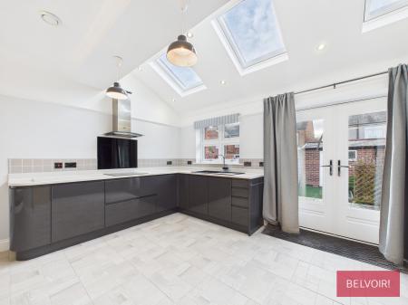3 bedroom Detached house to let in Beechley Road, Wrexham, LL13