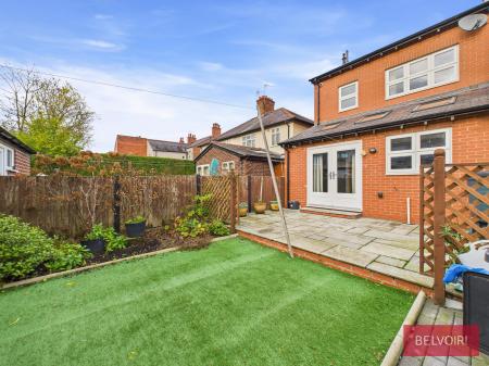 3 bedroom Detached house to let in Beechley Road, Wrexham, LL13