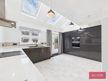 3 bedroom Detached house to let in Beechley Road, Wrexham, LL13
