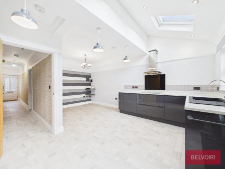 3 bedroom Detached house to let in Beechley Road, Wrexham, LL13