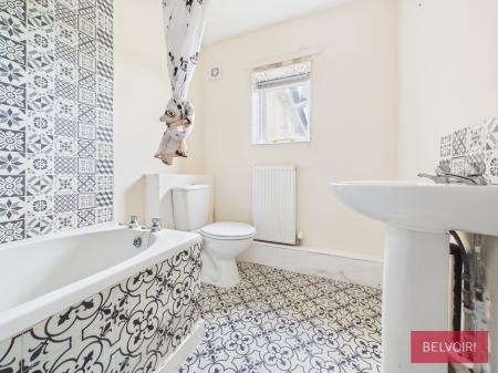 3 bedroom Flat to let in Railway Road, Cefn Mawr, LL14
