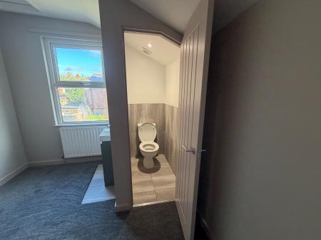 1 bedroom House share to let in Smithfield Road, Wrexham, LL13