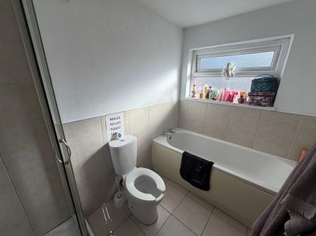 1 bedroom House share to let in Smithfield Road, Wrexham, LL13