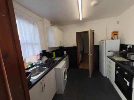1 bedroom House share to let in Smithfield Road, Wrexham, LL13