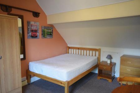 1 bedroom Studio flat to let in Wellington Road,, Wrexham, LL13