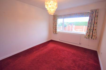 3 bedroom Bungalow to let in Ffordd Cynan, Wrexham, LL12