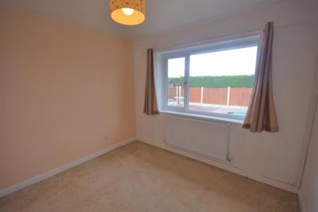 3 bedroom Bungalow to let in Ffordd Cynan, Wrexham, LL12